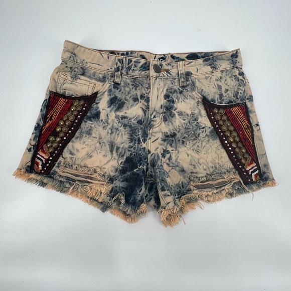 BDG Freja Mid Rise Vintage Fit Cut Off Embellished Jean Shorts Size 26 W - Picture 1 of 8